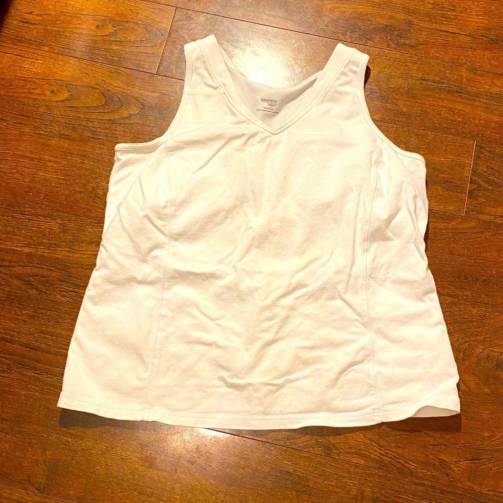 White workout tank ☀️